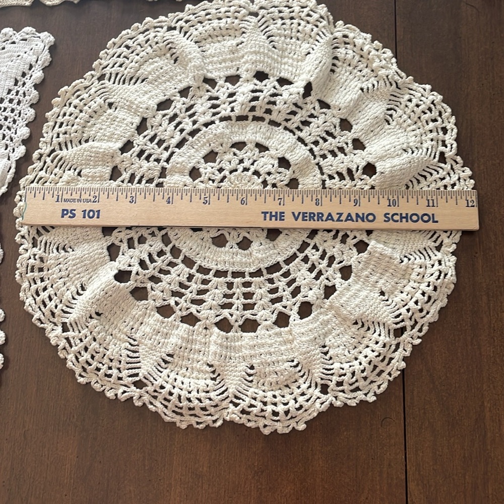 Vintage Crochet Doilies Set - Picture 9 of 10